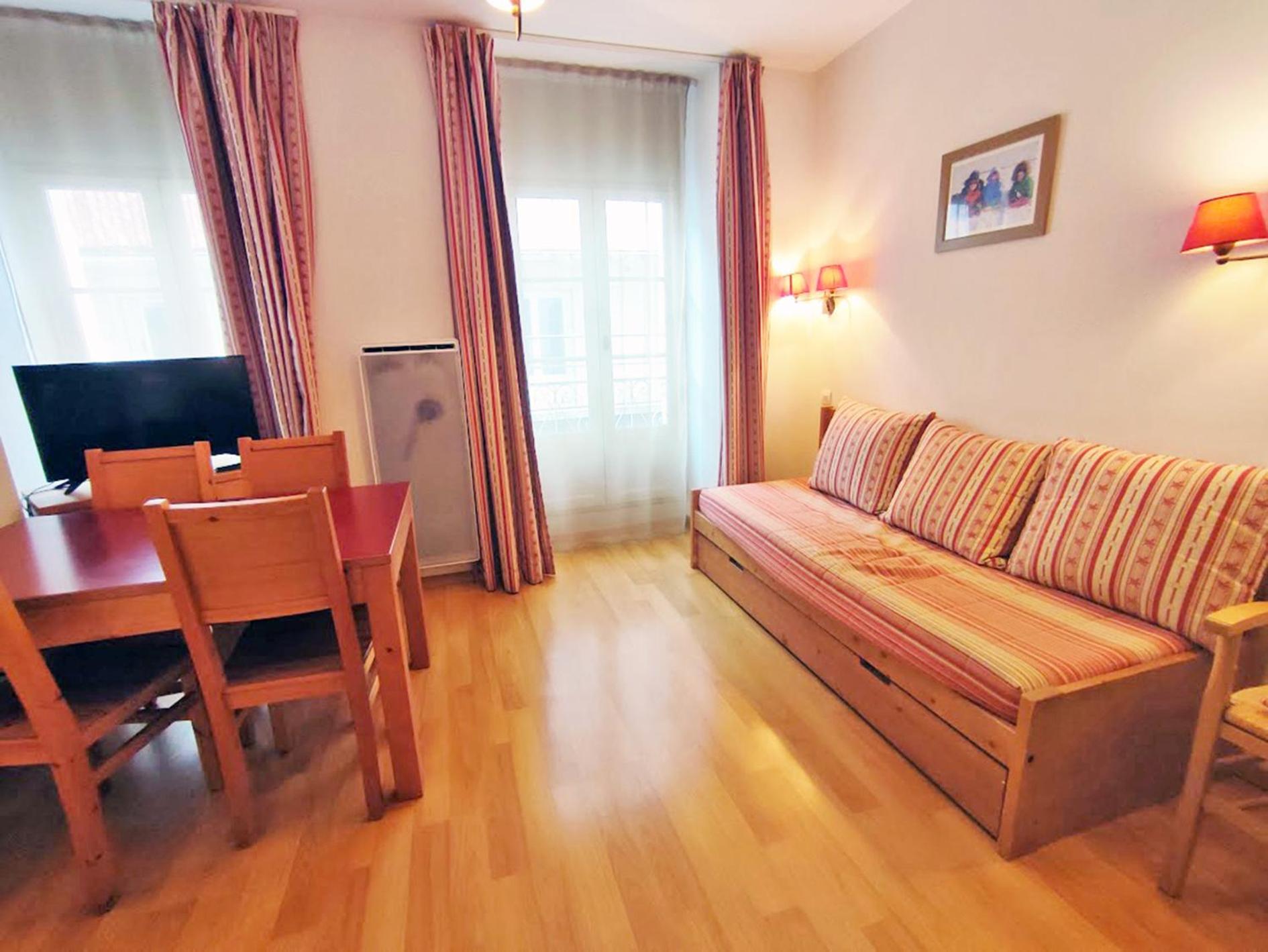 Oo, T2, Centre Luchon, Wifi, Casier A Skis, Ascenseur, 4 Personnes Bagneres-de-Luchon Ngoại thất bức ảnh